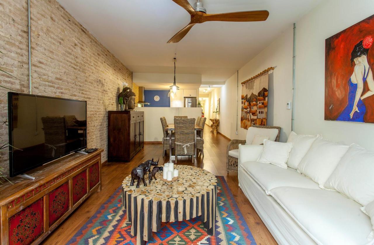 Luxurious & Alluring In Historic Town Apartmán *